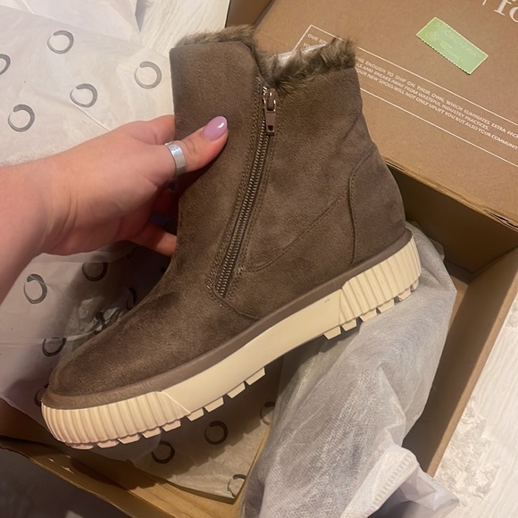 BRAND NEW ankle booties with fur trim - Picture 2 of 4